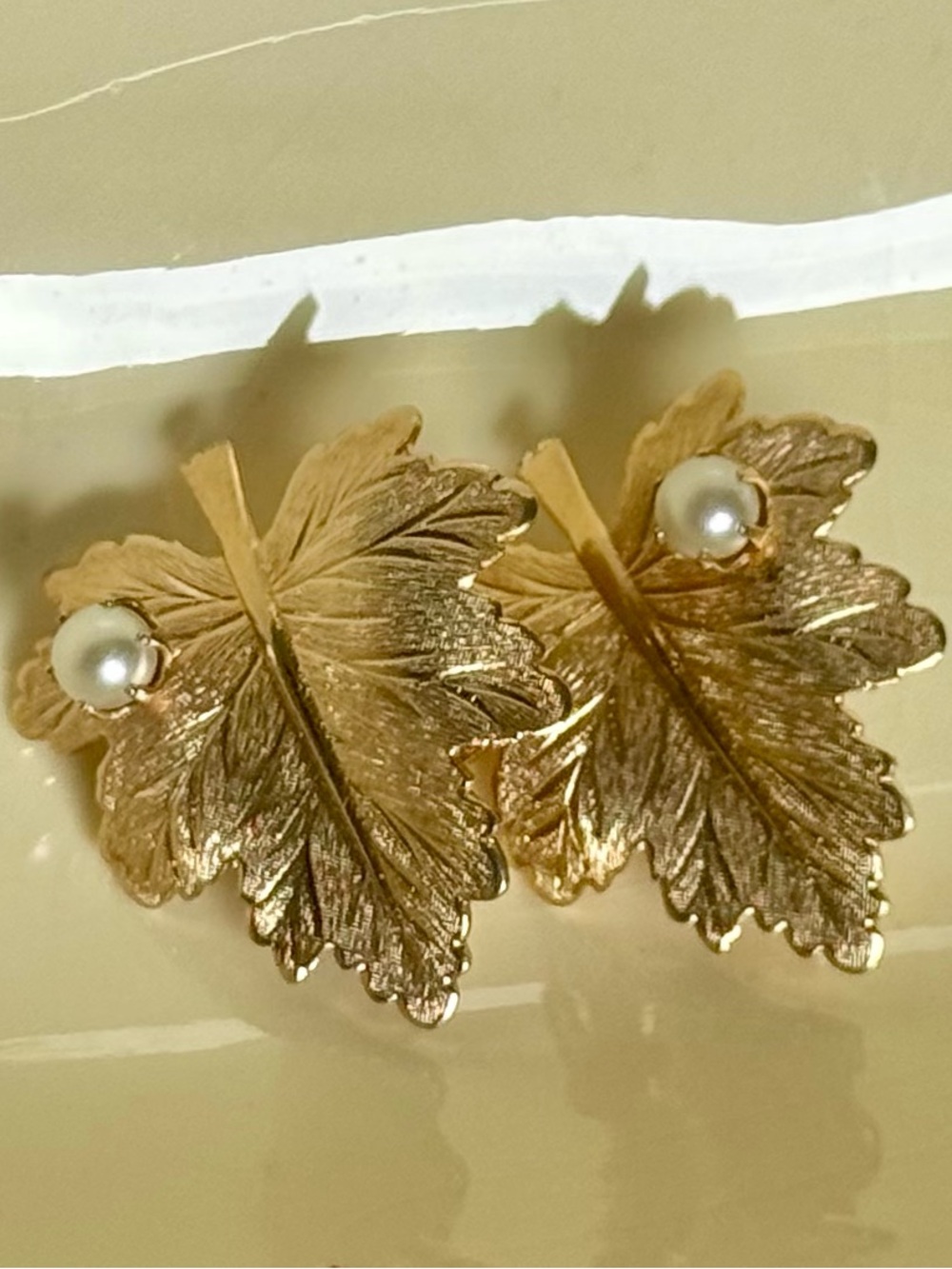 Sarah Coventry Leaf Clip Earrings Gold Faux Pearl Vintage MCM